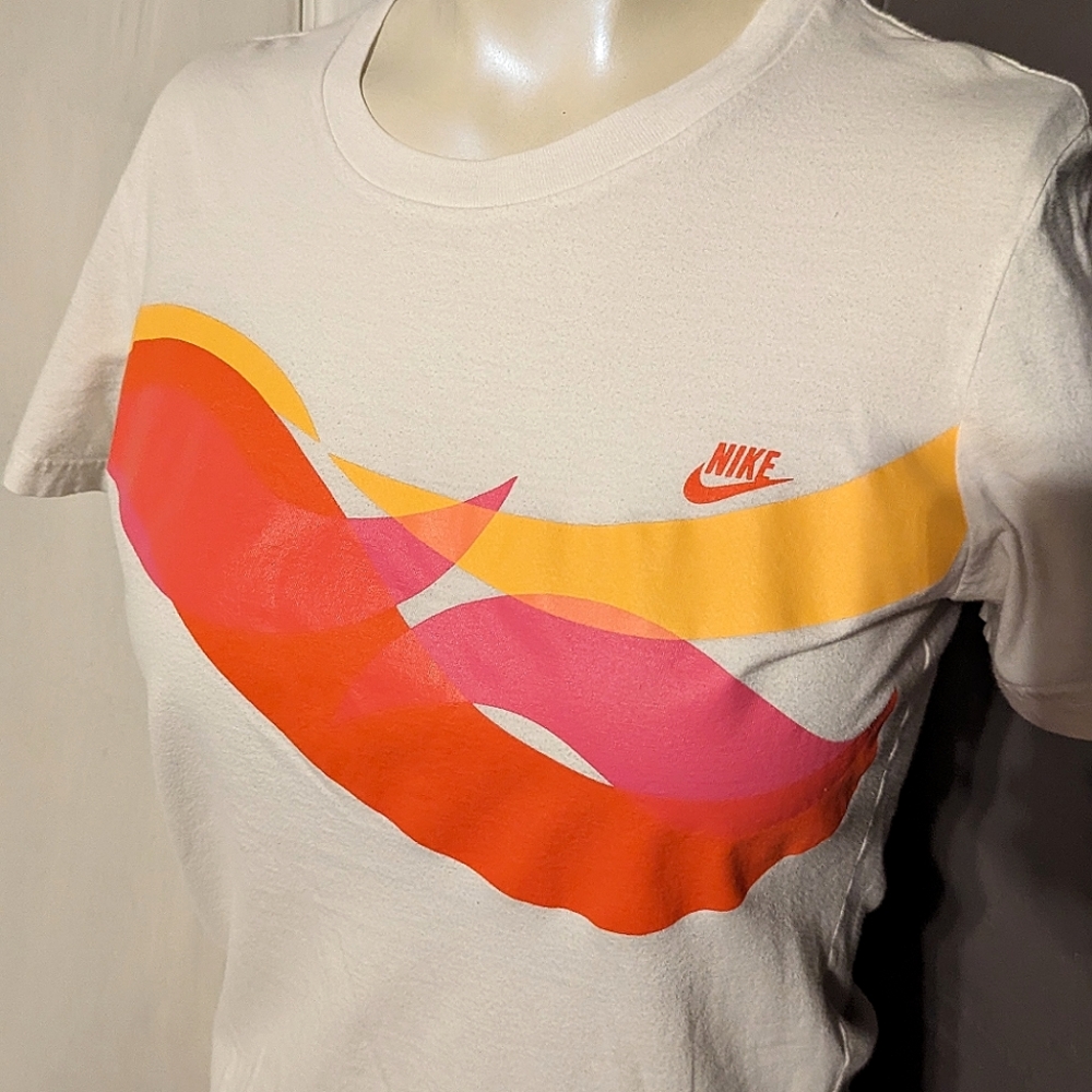 Large Nike tee T-shirt multi color fun 80s vibe unique art stripe gym athletic